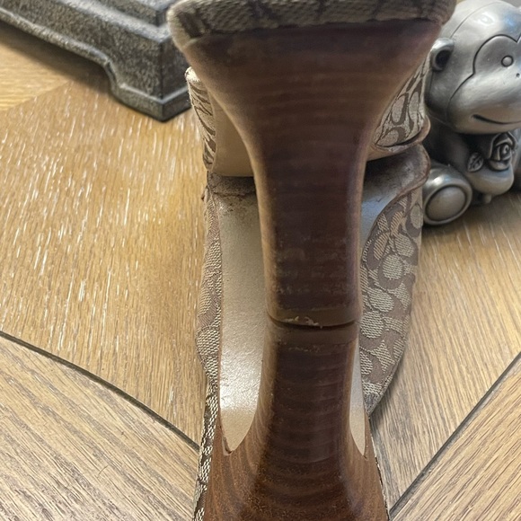 Official Coach Mules, size 7 1/2 Tan and brown leather - Picture 4 of 5